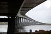 Den nybyggede betalingsbro Kronprinsesse Marys Bro ved Frederikssund har fået en noget mindre trafikeret start end forventet. Alligevel er bestyrelsen bag broen fortrøstningsfuld. Foto: Jens Dresling
