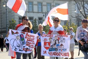 I Polen og Litauen (billedet) kan man godt finde ud af at demonstrere mod styret i Hviderusland. I Vesten kniber det noget mere med entusiasmen, uforståeligt nok, mener Ulla Terkelsen. Foto: Petras Malukas/AFP