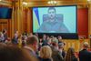 Ukraines præsident, Volodymyr Zelenskyj, fik stående bifald fra de norske politikere i Stortinget, da han talte via et videolink fra Kyiv onsdag. Foto: Heiko Junge / Pool/Ritzau Scanpix