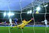 Chelsea-spilleren Diego Costa scorer mod Swansea.
