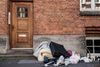 Selvom aarhusianerne tilsyneladende er blevet bedre til at bestille afhentning af storskrald, mødes man stadig af skrald og gamle møbler rundt omkring i gadebilledet. Foto: Casper Dalhoff