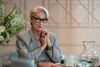 Meryl Streep er stadig ikonisk som chefredaktør Miranda Priestly, selv om tiden har gjort hende knapt så frygtindgydende. Foto: 20th Century Studios Danmark