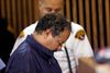 Den formodede bortfører Ariel Castro under fremstillingen i retten i Cleveland i går. I sit boligkvarter blev han anset for en venlig og udadvendt mand. Foto: Tony Dejak/AP