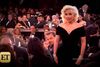 Ved sidste søndags Golden Globe-uddeling blev et lille sammenstød mellem Leonardo DiCaprio og Lady Gaga et viralt hit. På vej op til scenen for at modtage sin pris maser hun sig forbi en grinende DiCaprio, der kvitterede med et olmt blik. YouTube-klippet har i skrivende stund mere end 1,5 millioner visninger. Foto: planet photos