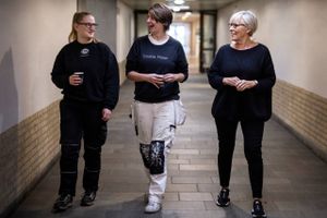 Erhvervsskolerne kan dæmme op for deres tårnhøje frafald ved at arbejde strategisk med trivsel, mener projektleder bag ny rapport. I Viborg har man tænkt helt ud af boksen – og inviteret pensionister ind på skolen. 