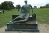 Henry Moores skulptur "Draped Seated Voman" ønskes solgt, men det har medført et ramaskrig fra den britiske kulturelite.