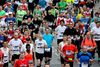 Deltagerne i Copenhagen Marathon får flot solskin på turen rundt i hovedstaden.