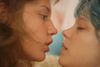 Adèle og Emma (Adèle Exarchopoulos og Léa Seydoux) mødes, og en smuk og stærk film på tre timer opstår. Foto fra filmen