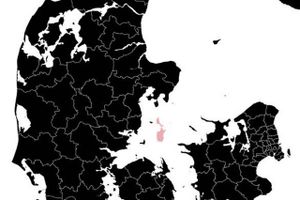 Kun to kommuner i Danmark har et incidenstal under 1.000. Resten af Danmarkskortet er meget sort, og det er kommunerne vest for København, der fortsat topper listen med flest smittede.