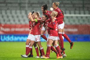 Danmarks kvindelandshold i fodbold er tæt på at kvalificere sig til sin første slutrunde siden EM-sølvet i 2017, men stor test venter mod Italien. 