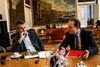 Regeringen vil skabe mere vækst på energiområdet, som kan give flere eksportjob og lavere energipriser, fastslår erhvervs- og vækstminister Henrik Sass Larsen (S) (t.v.) og klimaminister Martin Lidegaard (R) forud for offentliggørelsen af vækstplanen i dag. Foto: Mikkel Berg Pedersen