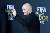Som et symbol på Fifas aktuelle krise kunne den endelige duel om posten mellem Gianni Infantino og Sheik Salman nemlig også læses som en duel mellem Michel Platini og Sepp Blatter, de hidtidige præsidenter for Uefa og Fifa, der havde henholdsvis Infantino og Salman knyttet tæt til sig.