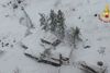 Et luftfoto viser Rigopiano Hotel, der blev ramt en lavine torsdag den 19. januar. Foto: AP