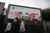En plakat med anti-brexit-budskaber og opfordringer til at støtte en ny folkeafstemning påskrevet hænger i det nordlige London. Foto: Tolga Akmen/AFP