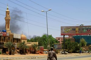Diplomater og andre internationalt udsendte bliver overfaldet af soldater i deres hjem, advarer en intern FN-rapport om den blodige borgerkrig i Sudan. Samtidig skaber den russiske Wagner-milits dyb bekymring i USA.