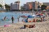 Spanien er et af de lande, der oplever en bekymrende stigning i antallet af coronasmittede. Senest har både Storbritannien og Tyskland ændret deres rejsevejledninger til landet. På billedet ses en strand på ferieøen Mallorca. Foto: Jaime Reina/AFP