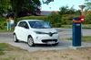 En ledig ladestander fra Clever. Det var dog et drømmescenarie, da vi testede den nye Renault Zoe, hvor der oftest holdt almindelige biler og spærrede. Foto: Clever