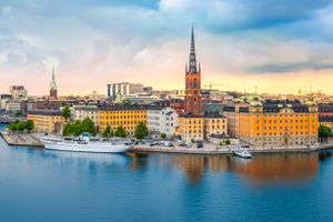 Hvert år googler i omegnen af 120.000 mennesker, om Sverige og Schweiz er det samme land. Nu fastlår Sveriges turistråd de markante forskelle på landene med kampagne.