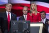Manafort ses bag Trumps datter, Ivanka Trump, under præsidentvalget, da han stadig var kampagnechef. Foto: AP/Evan Vucci