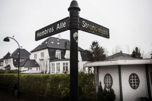 Forretningsgaden Strandvejen og en af Danmarks dyreste villaveje Hambros Alle er symboler på det Hellerup. Men få hundrede meter derfra er et andet Hellerup.