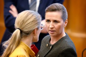 Endnu en samfundsbærende søjle melder sig i koret af kritikere af afskaffelsen af store bededag. Og så har finanssektoren fundet ud af, at lønnen for den ekstra arbejdsdag efter afskaffelsen bliver dyrere »end lønnen for andre arbejdsdage«.