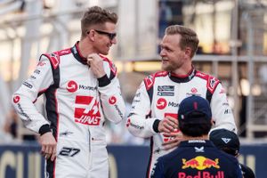 I to af sæsonens første tre Formel 1-løb har Kevin Magnussen været tydeligt irriteret umiddelbart efter løbet. Ifølge Jyllands-Postens Formel 1-ekspert har danskeren nu fået en holdkammerat »der virkelig kan udfordre ham«.