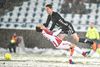 Det hurtige kombinationsspil, som AaB kan levere på de gode dage, udeblev, og i stedet var det gæsterne, som var bedst i første halvleg. Foto: Henning Bagger/Scanpix