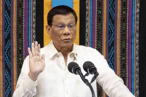 Overraskende melding fra præsident Rodrigo Duterte kan muligvis bane vej for datter ved filippinsk valg.