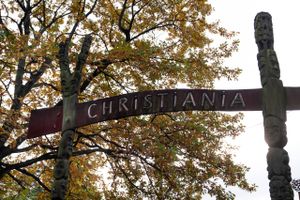 En christianit, der handlede hash på Christiania, har fået opholdsforbud, men må tage til og fra sit hjem.