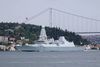 Det er den britiske destroyer "Defender", som har afstedkommet, at russerne har fundet det nødvendigt at affyre varselsskud. Her ses det britiske krigsskib i Bosperusstrædet i Istanbul tidligere på måneden. FOto: Yoruk Isik.