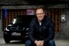 Claus Christiansen mener, at det er langt sjovere at køre elbil sammenlignet med hans tidligere dieselbil. Men bøvlet med at lade den op kan han godt undvære. Foto: René Schütze