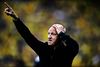 Brøndbytræner Auri Skarbalius piskede spillerne frem i torsdagens opgør mod FC Nordsjælland. Den gejst får han også brug for i mandagens skæbneopgør mod Horsens. Foto: Lars Poulsen/Polfoto