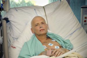 En dødsmærket Alexander Litvinenko på den intensive afdeling på University College Hospital i London. Billedet er taget den 20. november 2006. Litvinenko døde tre dage senere. Foto: Natasja Weitsz/Getty Images