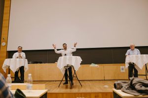 Dansk-israelsk Selskab og Palæstinensisk Venskabsforening skulle onsdag aften forsøge at indgå i dialog på Aarhus Universitet.