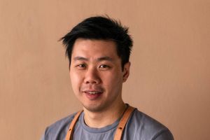 Canadisk-kantonesiske Jonathan Tam blev formet med det nordiske køkken på Noma og Relæ. Men det var i køkkenet med sin far, han opdagede det, der skulle gøre hans egen Restaurant Jatak unik. 