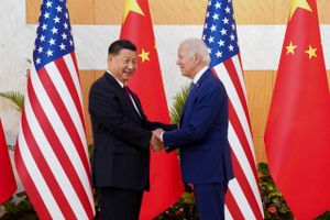Håndtrykket mellem Joe Biden og Xi Jinping ved det nylige G20-topmøde var et signal om afspænding mellem de to stormagter, skriver Yang Jiang. Arkivfoto: Kevin Lamarque