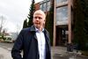 Tom Hagens advokat Svein Holden oplyser, at hans klient nægter sig skyldig i sigtelsen for mord eller medvirken til mord på hustruen Anne-Elisabeth Hagen. Foto: Terje Pedersen / NTB scanpix