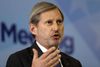 EU’s udvidelseskommissær Johannes Hahn opfordrede mandag EU’s medlemmer til at give ham mandat til at indlede forhandlinger med den tyrkiske regering om at finde en ny måde at samarbejde på. Foto: Amel Emric/AP