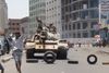 Styrker, der er loyale overfor præsident Abd-Rabbu Mansour Hadi, går i position i Aden.