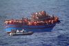 Ifølge Amnesty International er det blevet mere risikofyldt som bådflygtning at tage turen til Italien under EU’s nye indsats, den såkaldte ”Operation Triton”, i forhold til operation ”Mare Nostrum”, som Italien stod for indtil 2014.
