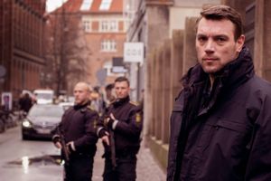 Ole Christian Madsens film om terrorangrebet i februar 2015 er loyal, men savner spænding. 
