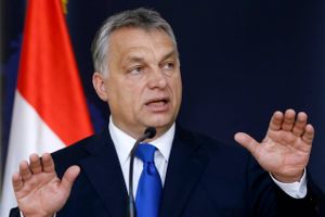 Viktor Orbán ønsker åbenlyst ikke samarbejdet i EU, idet han benytter enhver lejlighed til at presse demokratiet, den frie presse og ytringsfriheden. Faktisk ser det ud til, at han ønsker en styreform, der ligner Putins Rusland, mener Torben Bloch Pedersen. Arkivfoto: Darko Vojinovic