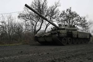 Krigen står i en mellemfase, hvor den russiske vinteroffensiv er ved at være ovre, men Ukraine er ikke helt klar til en modoffensiv endnu, vurderer militæranalytiker Anders Puck Nielsen.