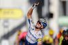 Julian Alaphilippe formåede både at holde den 22-årige schweizer Marc Hirschi og det jagtende felt bag sig under spurten på 2. etape. Foto: Stephane Mahe/Reuters