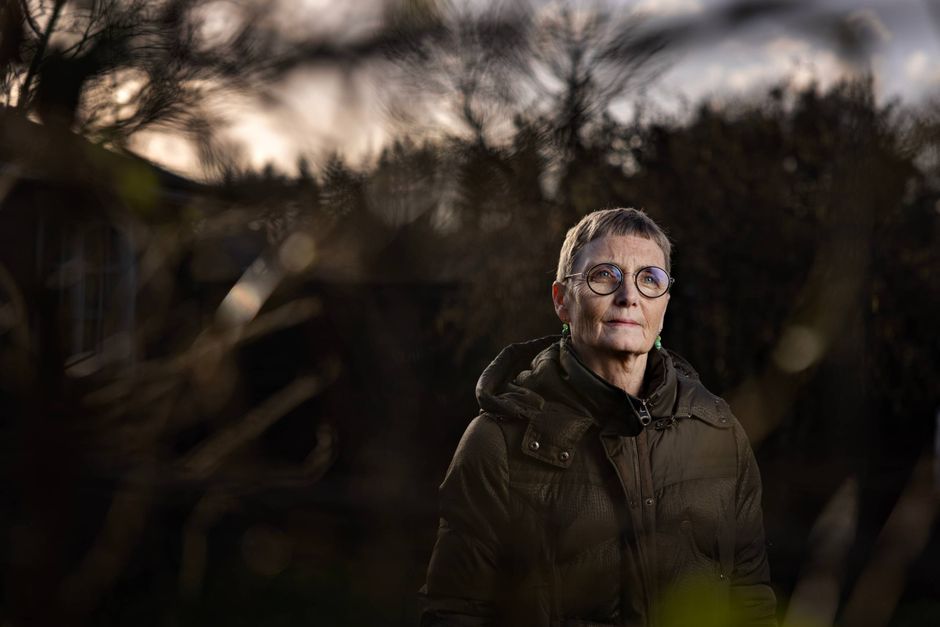 På Aarhus Universitetshospital har 293 alvorligt syge kræftpatienter ventet for længe på behandling. En af dem er 57-årige Pia Krog, der fik en chokerende besked, da hun endelig blev opereret efter at have ventet i ugevis.