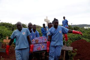 I det centralafrikanske land er 800 mennesker er døde, og over 1.200 er blevet smittet af den frygtede virus, der spreder sig med hidtil uset hast.