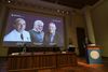 De tre forskere Harvey J. Alter, Charles M. Rice og Michael Houghton blev i dag udpeget som modtagere af Nobelprisen i medicin for deres arbejde med hepatitis C-virusset. Foto: Jonathan Nackstrand/Ritzau Scanpix
