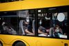 Det kan ende med at blive en dyr fornøjelse, hvis man nægter at forlade et offentligt transportmiddel, fordi man ikke vil bære mundbind. Det kan nemlig i yderste konsekvens resultere i en bøde. Foto: Mads Claus Rasmussen/Ritzau Scanpix