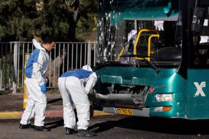 Israelsk politi mistænker, at eksplosioner ved indgangen til Jerusalem er palæstinensiske angreb.