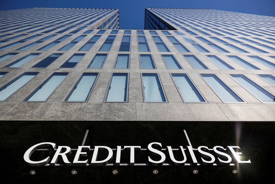 EU-Kommissionen godkender fusionen mellem nødlidende Credit Suisse og den rivaliserende schweiziske bank UBS.